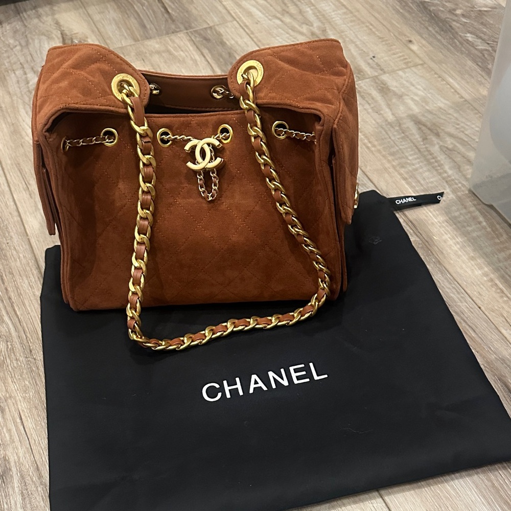 Chanel Tan Suede Chain Shoulder Bag 25 look a like